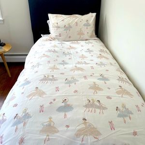 Laura Ashley reversible twin size duvet cover set